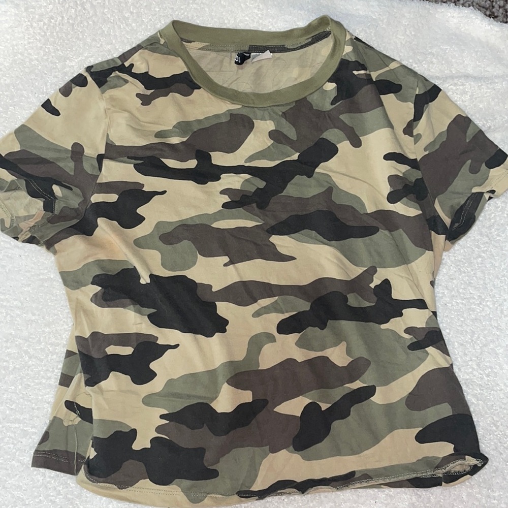 H&M army print cropped t shirt